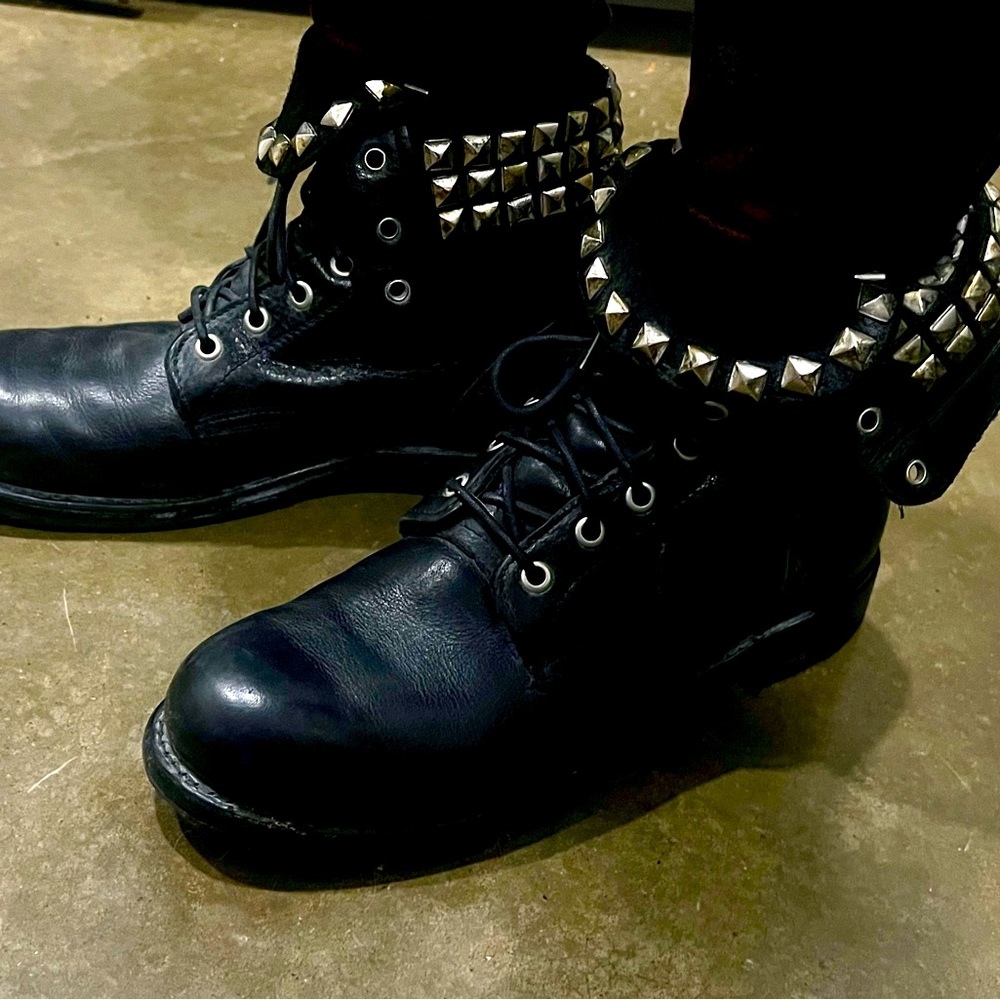 Frye Rogan lace up boots.
